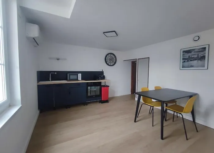 Maison De Centre Nyaraló *